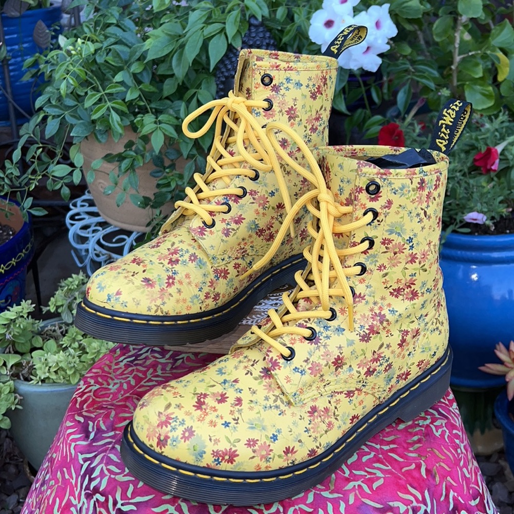 ☀️ 🌺 Dr. Martens 1460 Sunshine Yellow Daisy Floral Boots 🌺☀️ - Picture 5 of 17